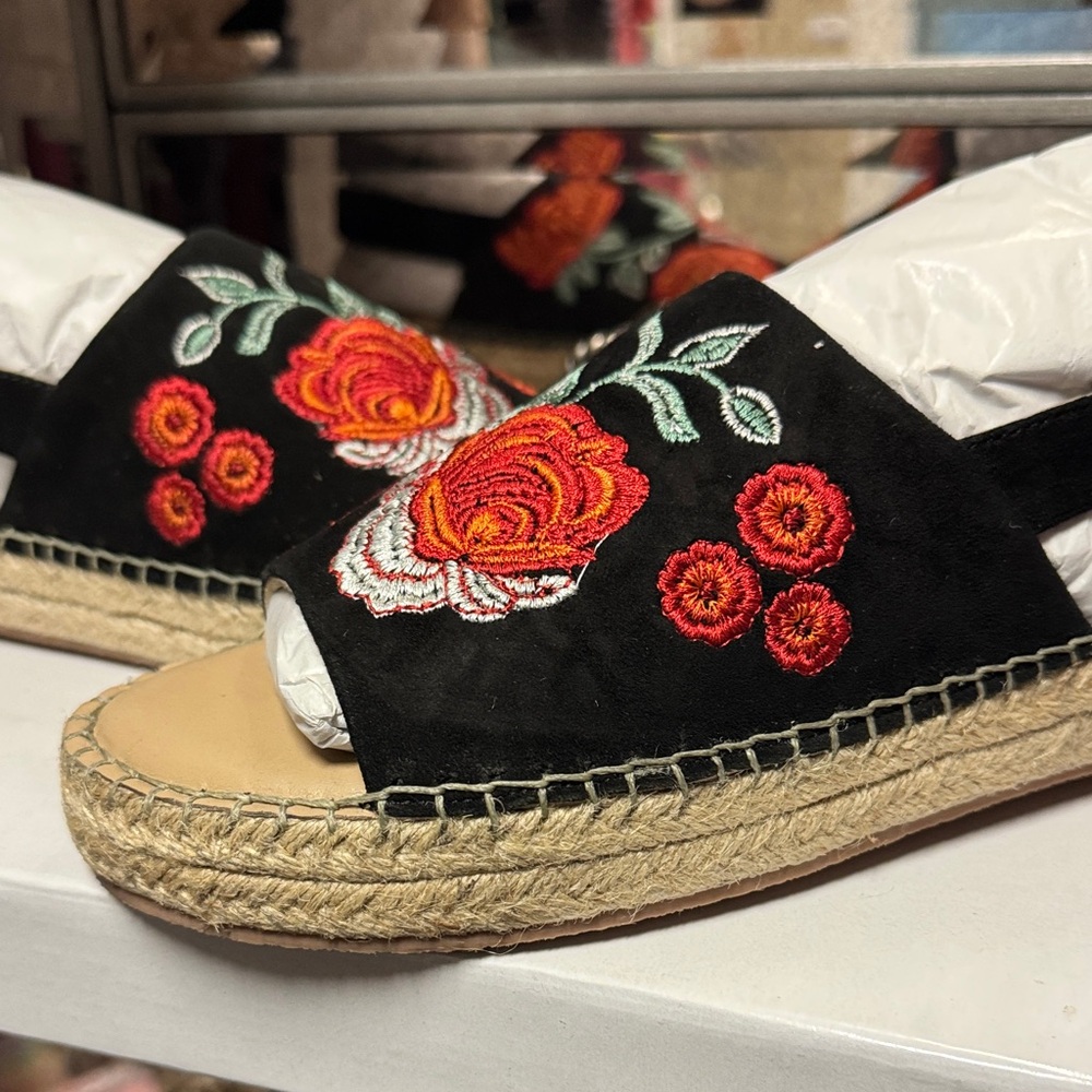 NIB Coldwater Creek “Walk with Me” Embroidered Black Espadrille Sandals SZ 6.5